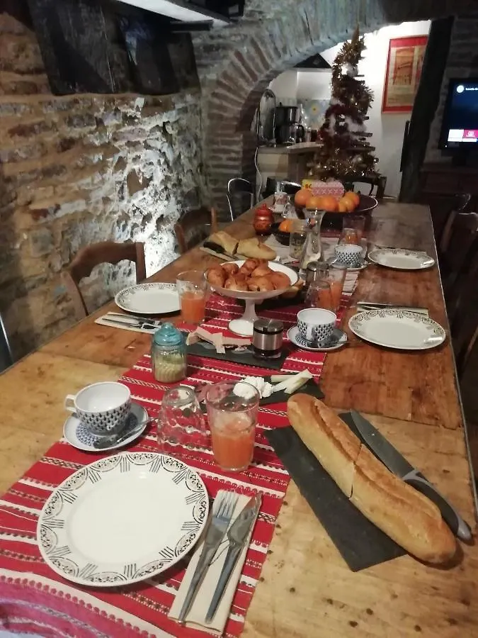 Bed and Breakfast La Lauze Et L'Anguille Gaillac 0*,  Francia