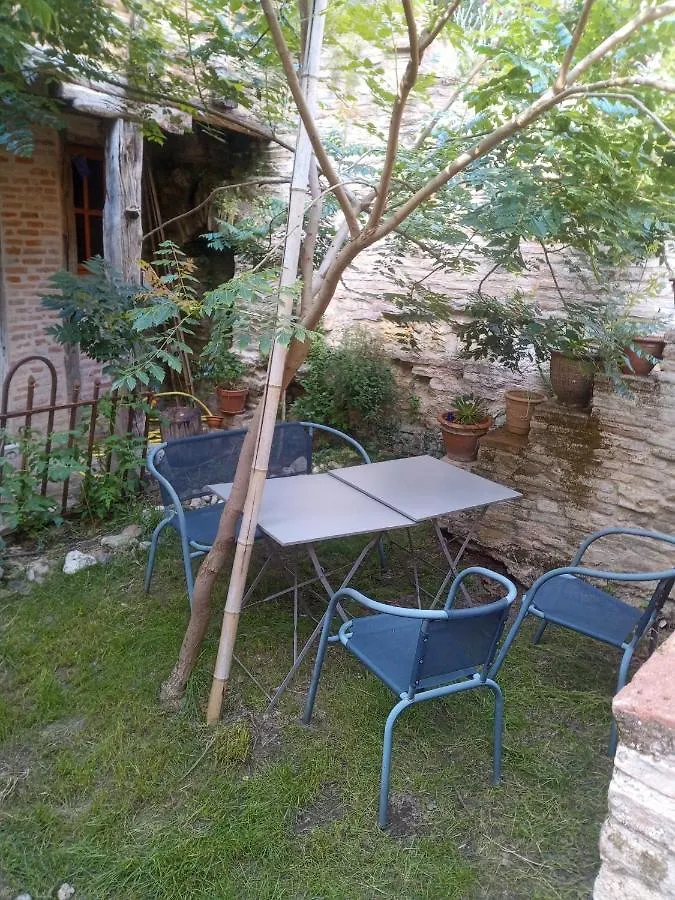 Bed and Breakfast La Lauze Et L'Anguille Gaillac 0*,  Francia