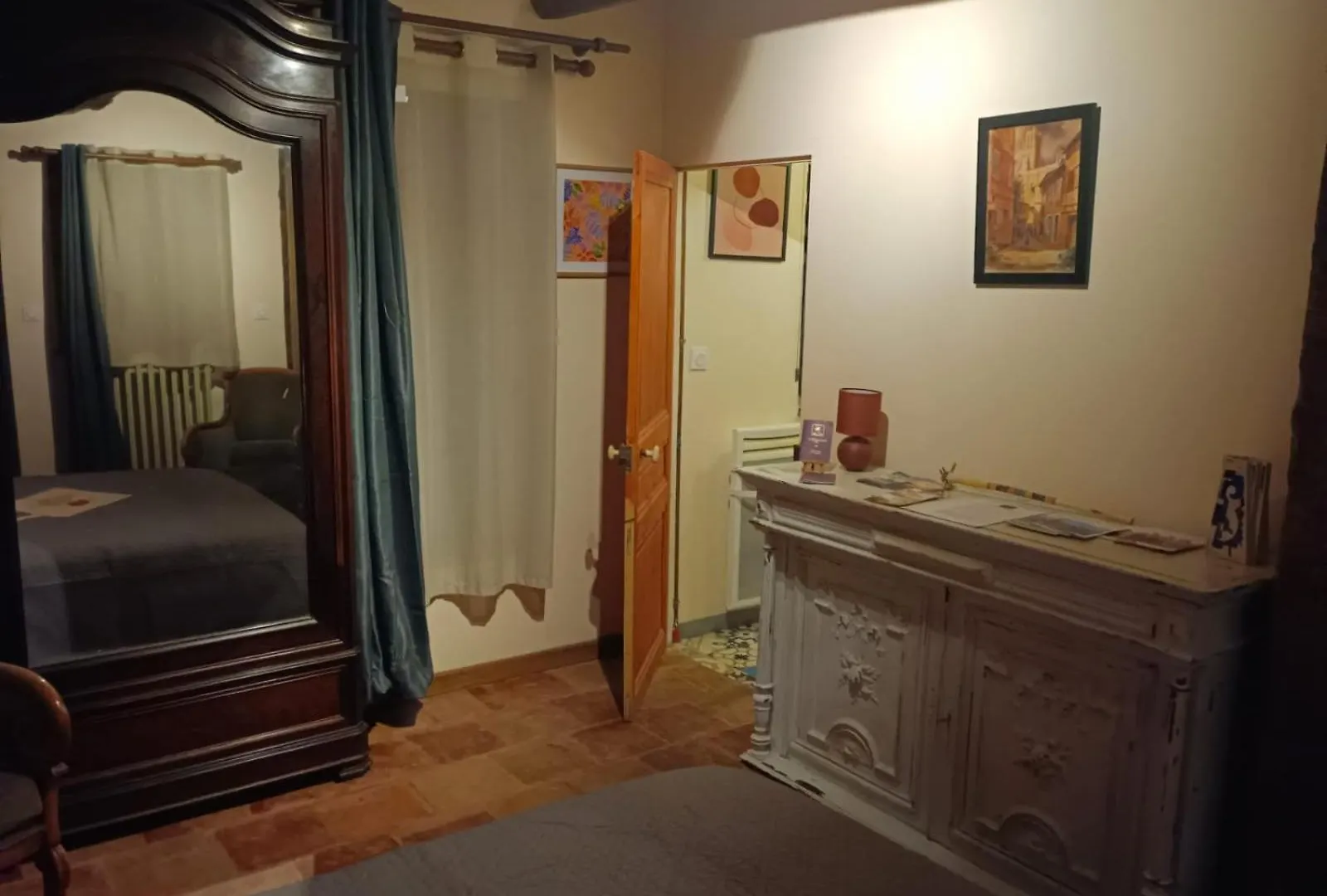 Bed and Breakfast La Lauze Et L'Anguille Gaillac 0*,  Francia