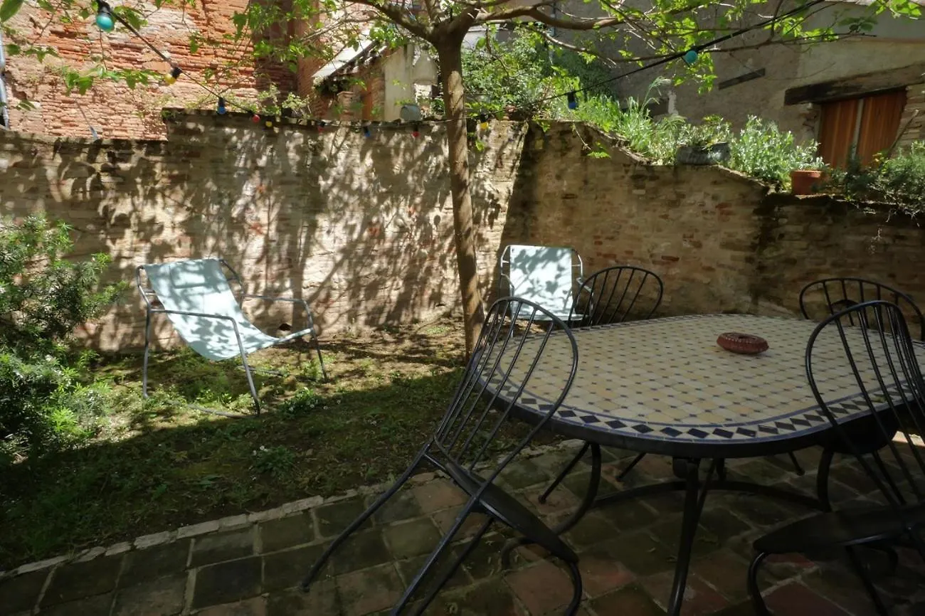 Bed & Breakfast Bed and Breakfast La Lauze Et L'Anguille Gaillac Francia