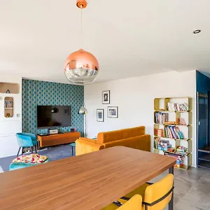 https://happy-70s-coeur-gratte-ciel-metro.hotels-rhonealpes.com